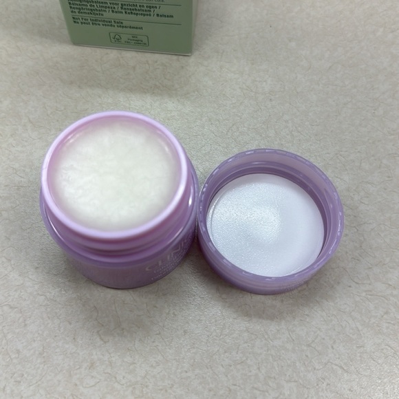 Take The Day Off™ Cleansing Balm - Picture 2 of 4